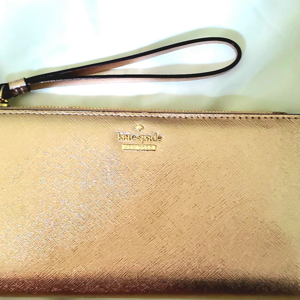 Kate spade wristlet wallet